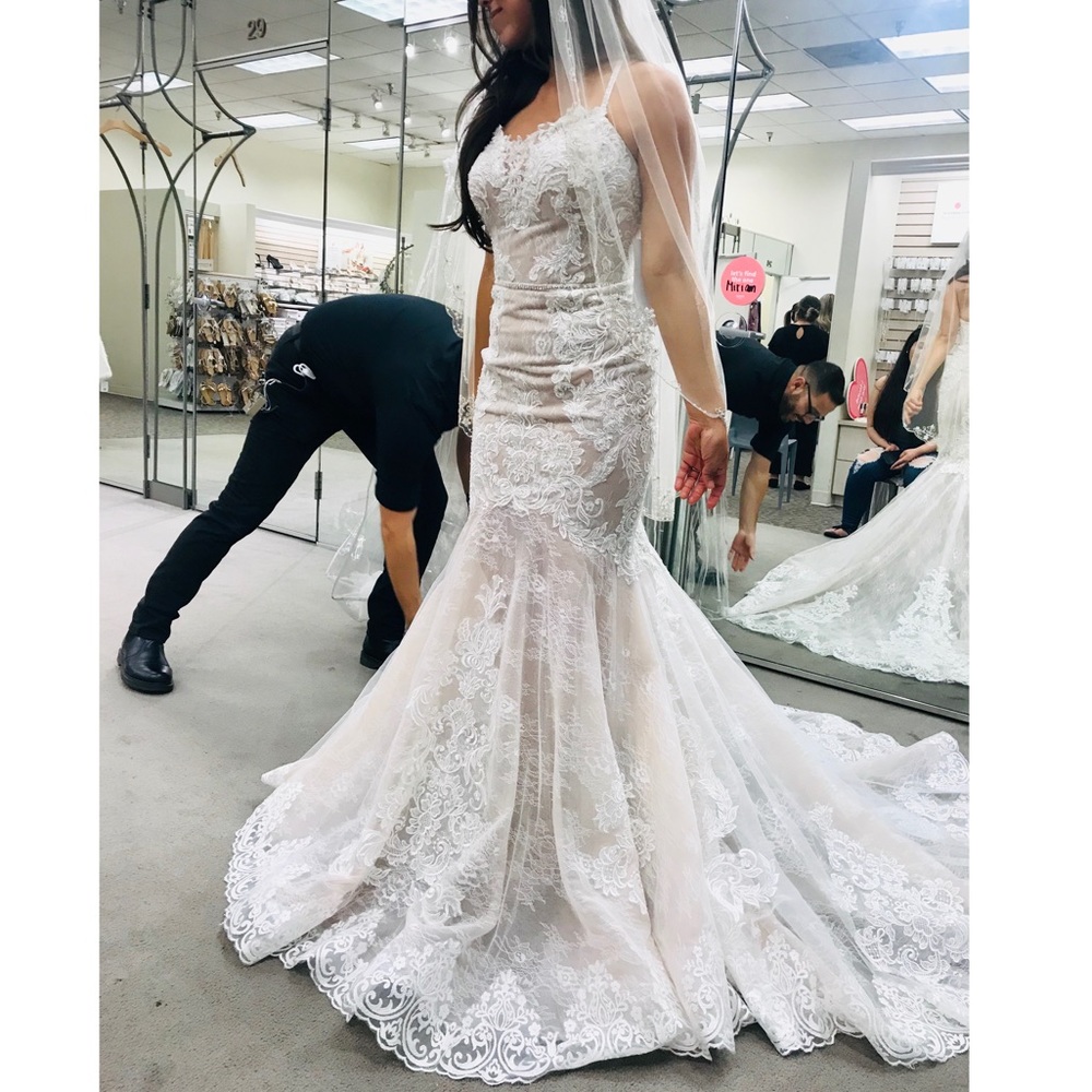 Lace mermaid wedding dress - Picture 1 of 8